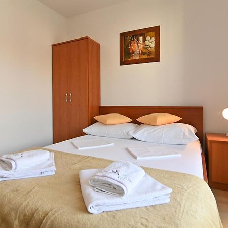 Rooms & Apartments Jadranka Baska  Bagian luar foto